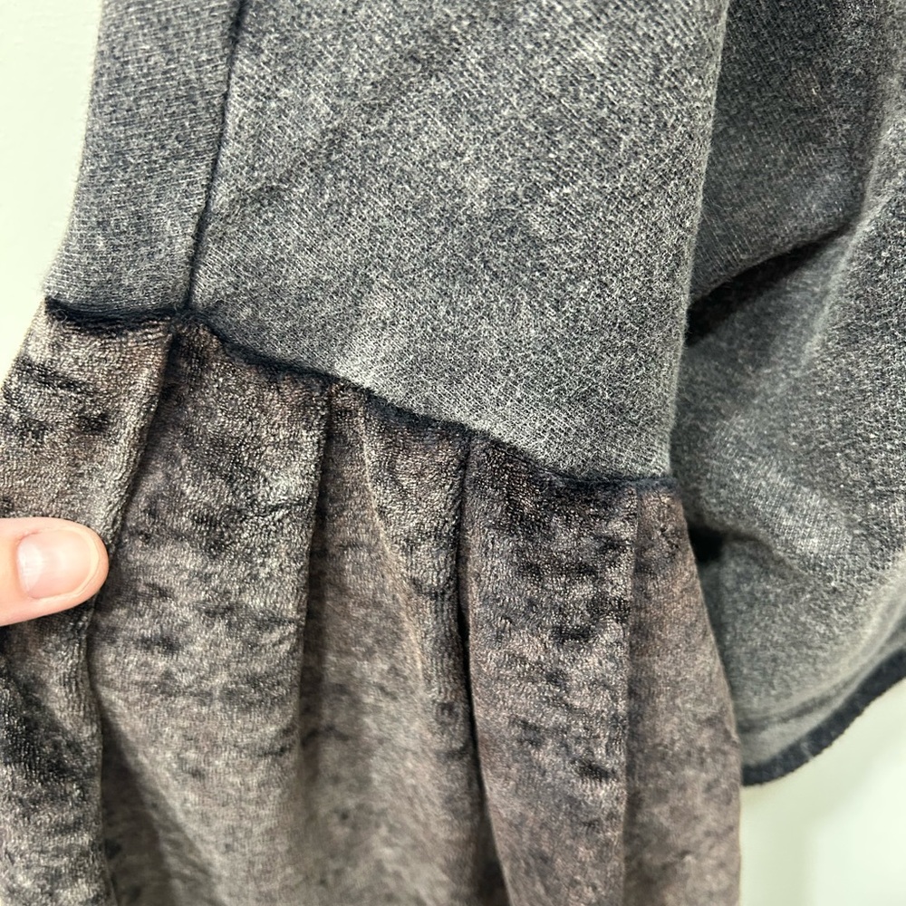 Free People Sweater Size Small Grey Flare Bell Sleeve Cropped Long Sleeve - Picture 4 of 6